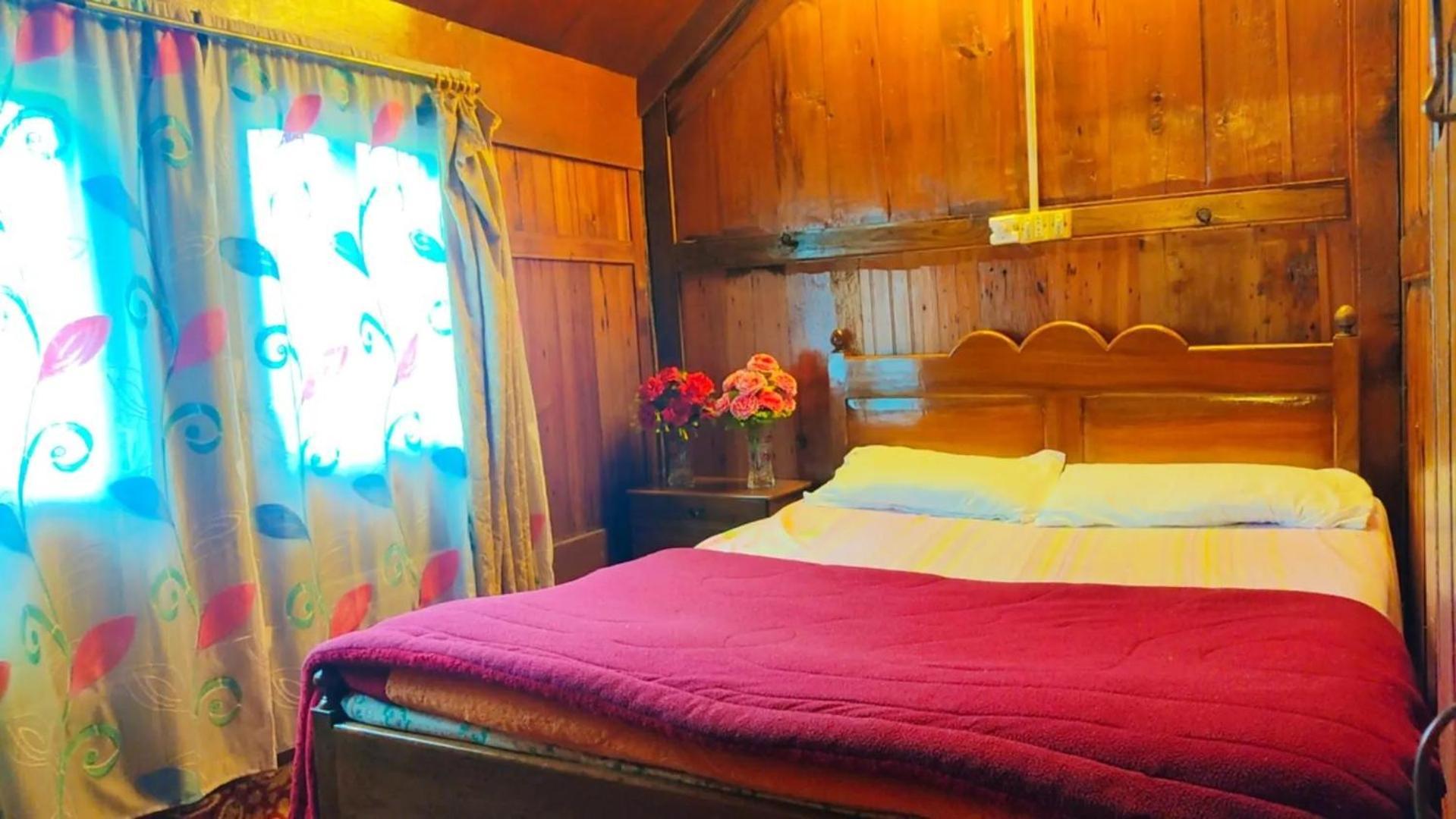 فندق Houseboat Wild Rose Srīnagar المظهر الخارجي الصورة