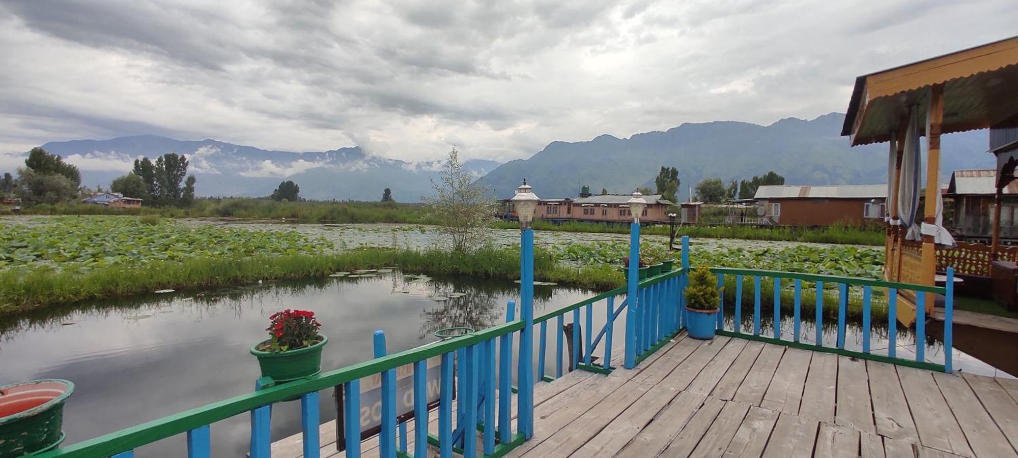 فندق Houseboat Wild Rose Srīnagar المظهر الخارجي الصورة