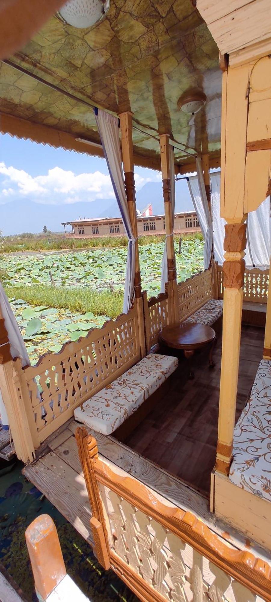 فندق Houseboat Wild Rose Srīnagar المظهر الخارجي الصورة